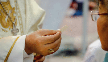 Quais os pecados nos impedem de comungar? Entenda o ensinamento da Igreja Católica